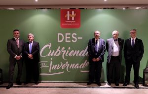 des cubriendo invernadero hortiespaña