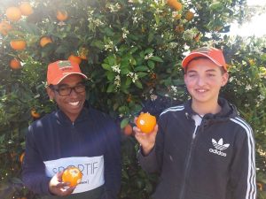 Estudiantes franceses en campo de Barnfield late - Benaguacil 18 abril 2018