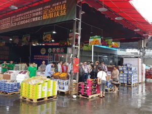 Venta de frutas en mercados chinos