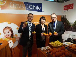 ASOEX l-r Ignacio Fernandez, Monserrat Valenzuela, Rolando Drago Rodriguez