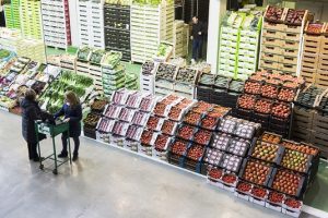 Puesto de venta-mercat central de frutas Mercabarna