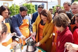 carmen crespo lora del río vaso zumo gigante