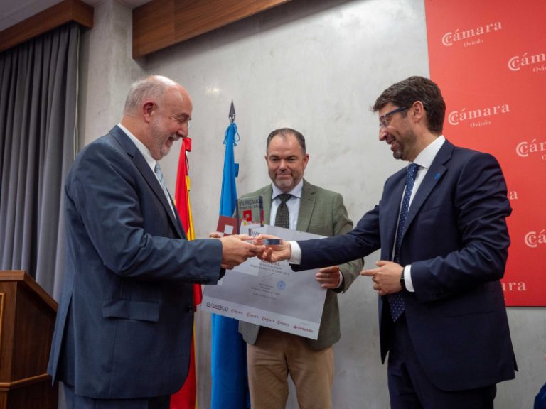 Antonio fernaìndez recoge el premio Pyme de Asturias 2023. Premios-Pyme-Asturias-20230