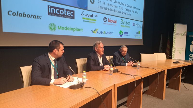 Mesa inaugural de la jornada.