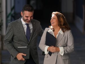 Nuevo consejero agricultura andalucia Ramon Fernandez Pacheco y la ex consejera carmen crespo(1)