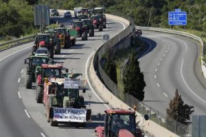 cerrada-al-trafico-la-autopista-ap-7-en-direccion-a-francia-por-las-protestas