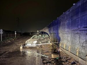 DANA invernadero y coche con daños en el ejido (1)