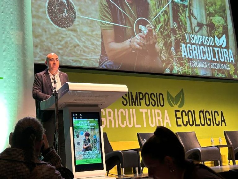 Antonio Mena delegado Agricultura en Simposio Agricultura Ecologica 2024