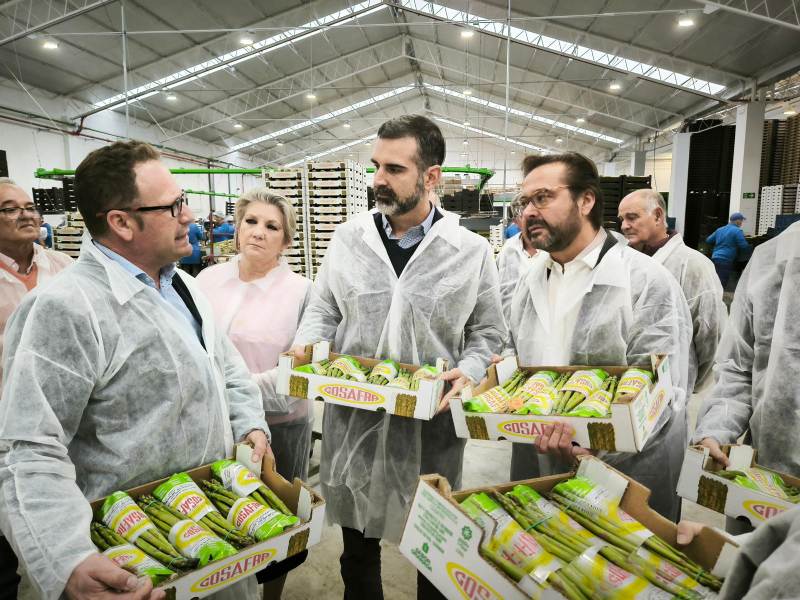 Andalucía Fernández-Pacheco visita la cooperativa COSAFRA