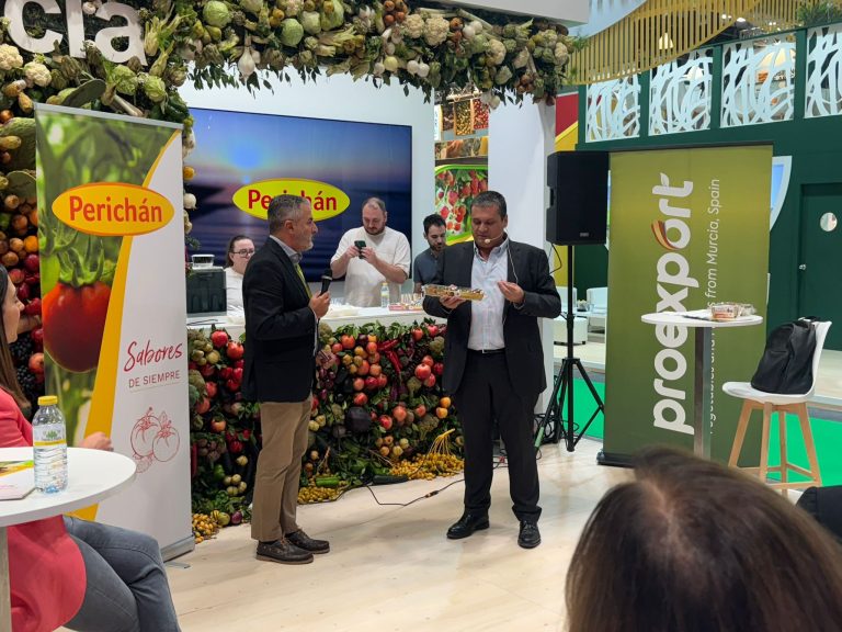 El director de Proexport, Fernando Gómez, y el presidente de Perichán, Celestino Méndez, durante el evento.