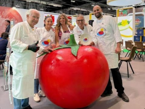 TOMATE-FRUIT ATTRACTION