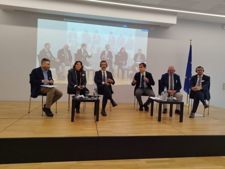 Mesa redonda foro AREFLH