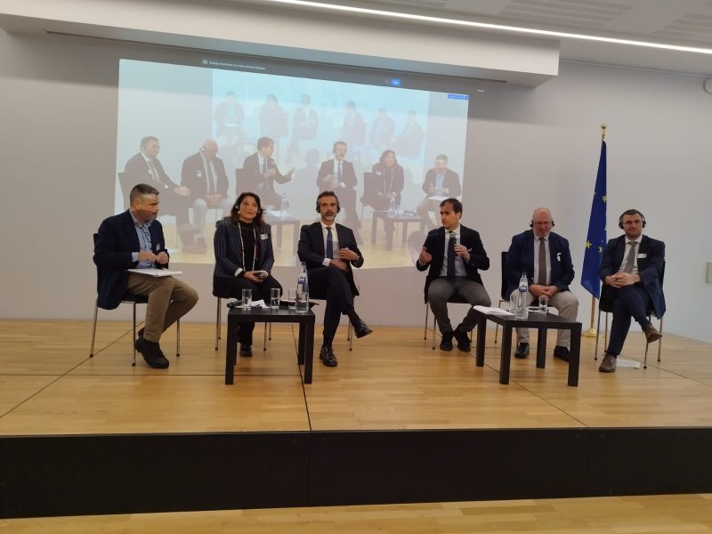 Mesa redonda foro AREFLH