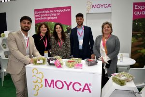 Miembros del equipo de Moyca en Fruit Logistica, en una imagen de archivo