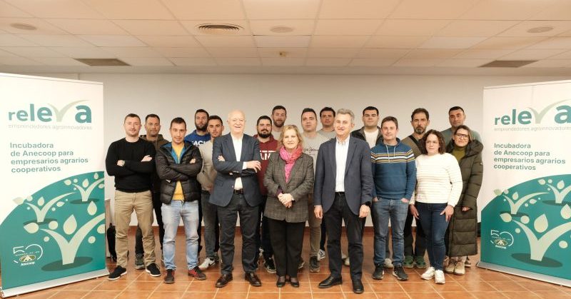 Participantes en el Proyecto RELEVA junto a Mª Àngels Ramón-Llin, Alejandro Monzón y Joan Mir