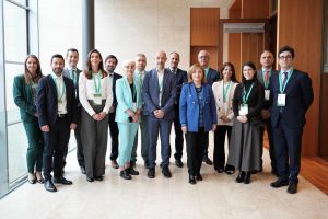 Ponentes junto a la vicepresidenta del BEI, Gelsomina Vigliotti