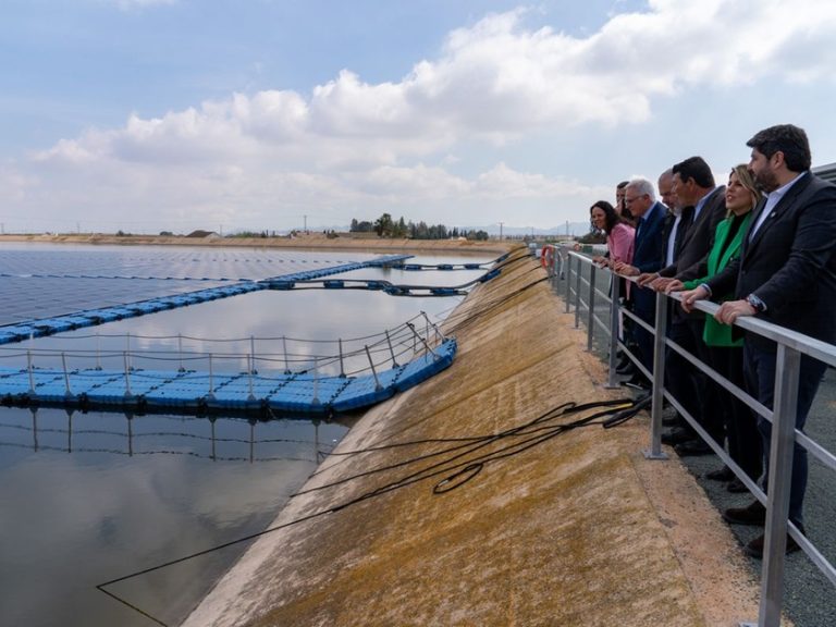 La Comunidad de Regantes de Lorca inaugura su planta solar flotante en la Balsa de La Torrecilla