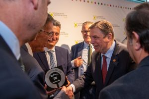 Anecoop-ministro-saludos-1024x681