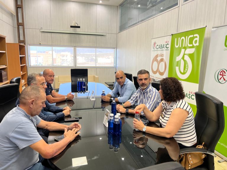 260530 Fernández-Pacheco visita la cooperativa Cabasc en Balanegra (Almería) (2)