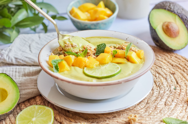 Smoothie bowl de aguacate, mango, menta y lima_WAO